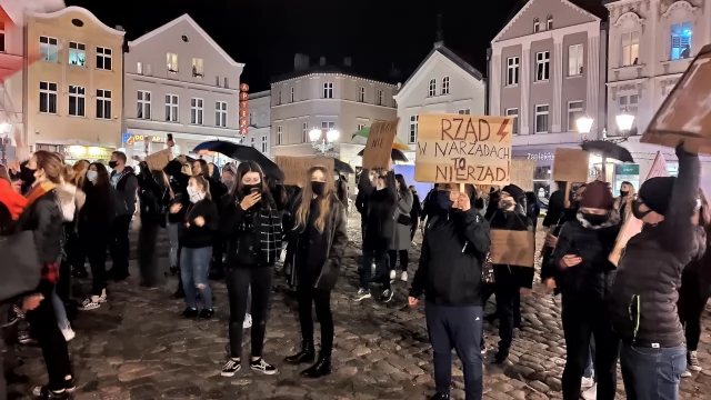 Tczew - Tczewianie znowu wyszli na ulice. #StrajkKobiet [WIDEO]