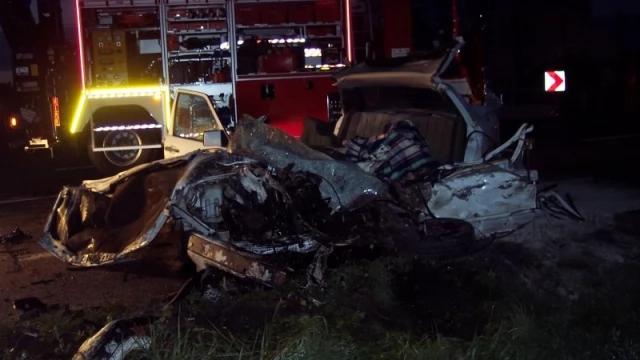 Tczew - Osobowy mercedes zderzył się z ciężarówką - jedna osoba nie żyje