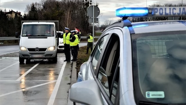 Tczew - Policjanci rozdawali prezenty