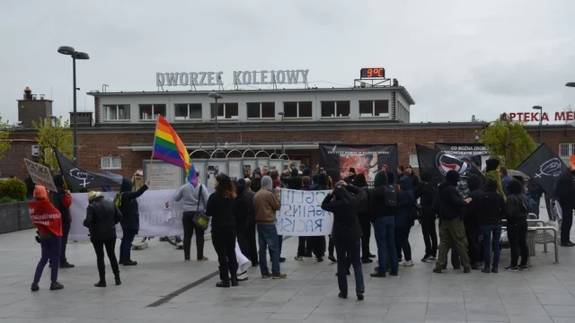 Tczew - Pikiety narodowców i środowisk antyfaszystowskich zakończyły się bijatyką