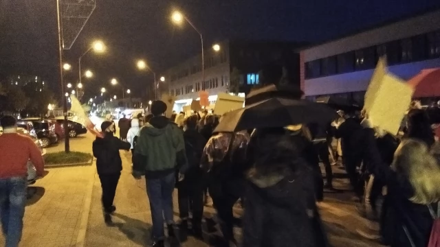 Tczew - Tłumy na ulicach Tczewa. Protest przeciw decyzji TK #PiekłoKobiet