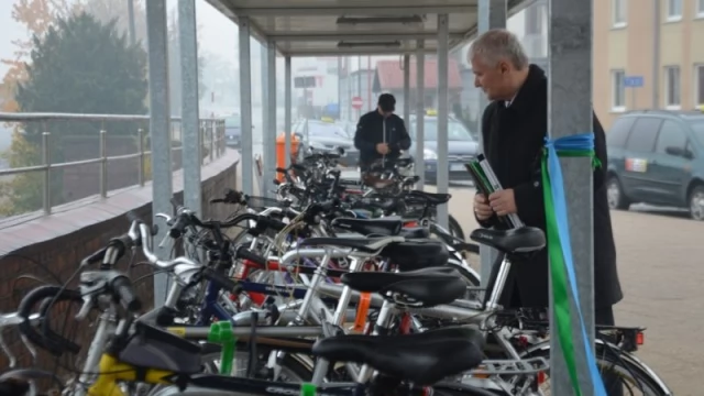 Tczew - Wiata rowerowa przy dworcu gotowa