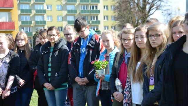Tczew - Przy Dębie Katyńskim uczczono ofiary katastrofy z 2010 roku