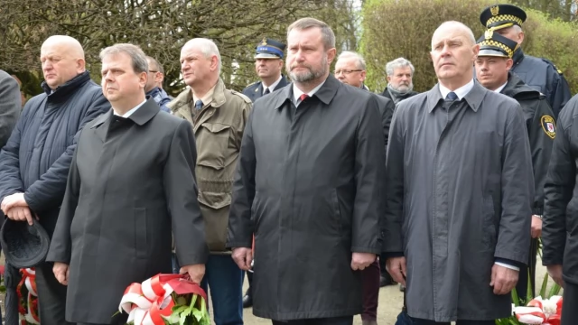 Tczew - Tczewianie pamiętają o ofiarach Katynia 
