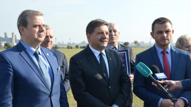 Tczew - Janusz Śniadek z kandydatami prezentuje "powiatową szóstkę"