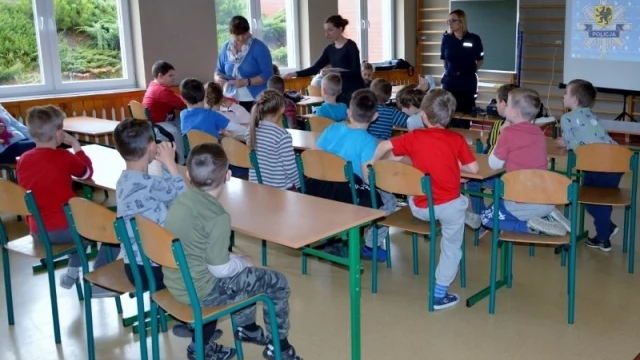 Tczew - "Uczę się bezpieczeństwa". Policjanci spotkali się z najmłodszymi
