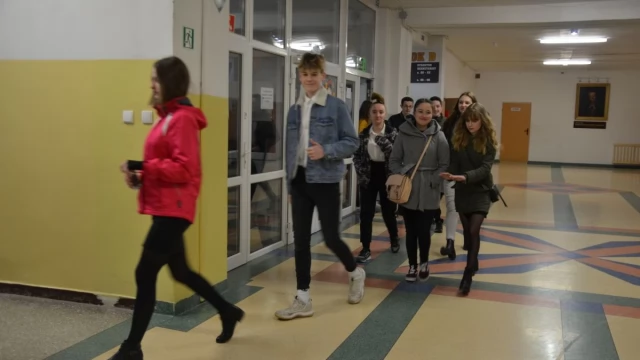 Tczew - W cieniu strajku ruszyły egzaminy gimnazjalne