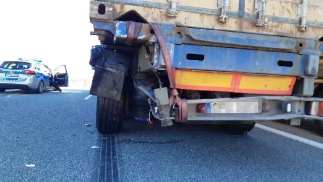 Tczew - Utrudnienia na A1. Zderzyły się osobówka i ciężarowe auto