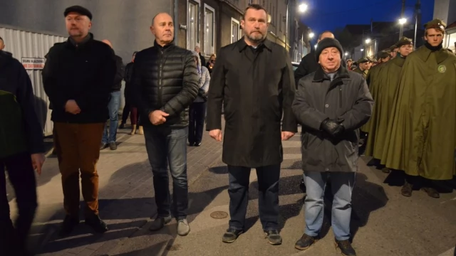 Tczew - Tłumy tczewian na staromiejskiej drodze krzyżowej