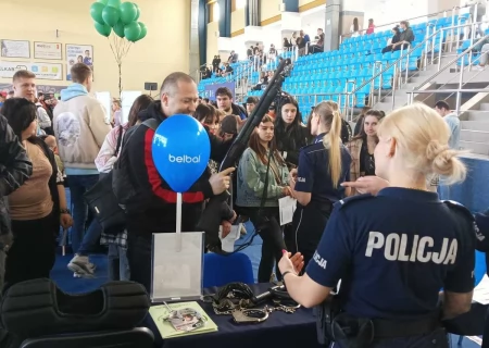 Tczew - Podczas Targów Pracy zachęcali do wstąpienia do służby