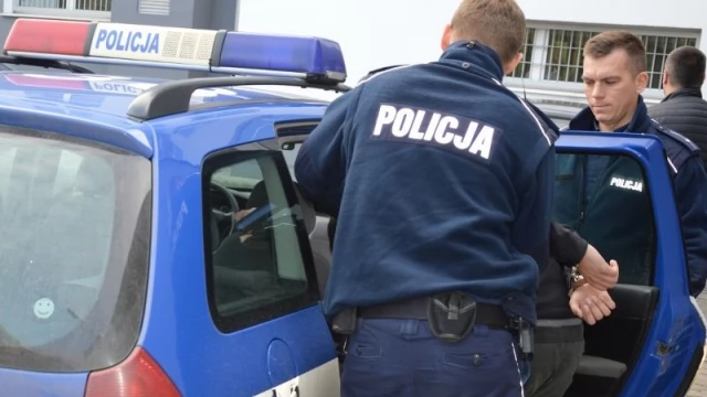 Tczew - Oszukiwał, przedstawiając stare faktury