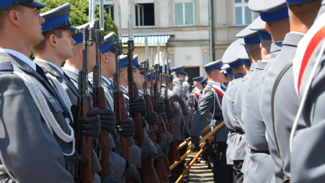Tczew - Policjanci z całego województwa świętowali w Tczewie