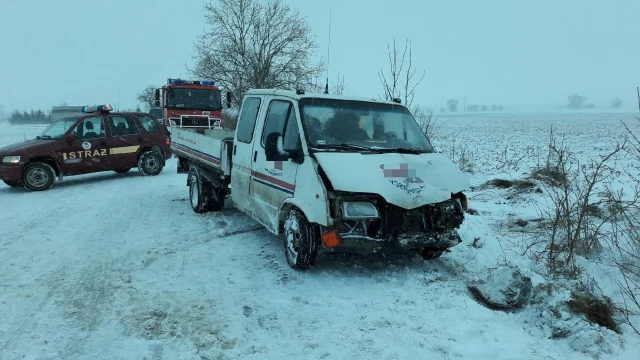Tczew - Szkolny autobus zderzył się z dostawczakiem