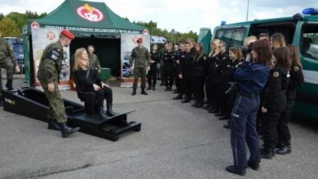 Tczew - Młodzież, która marzy o karierze w policji, spotkała się w Gdańsku