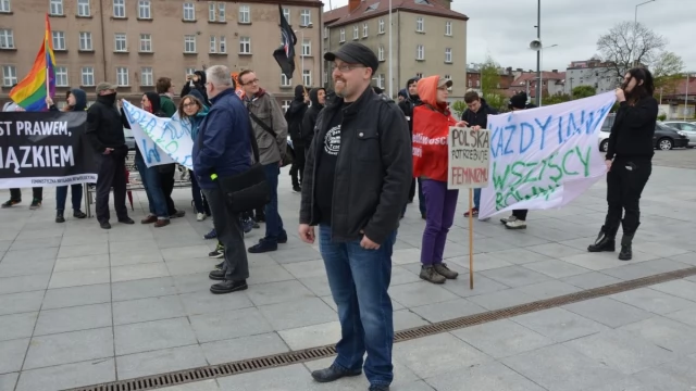 Tczew - Pikiety narodowców i środowisk antyfaszystowskich zakończyły się bijatyką