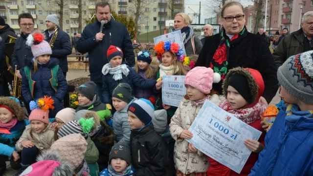 Tczew - Tłumy tczewian na spotkaniu wielkanocnym na Suchostrzygach
