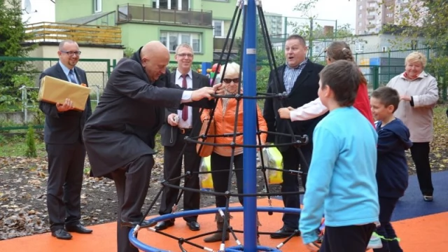 Tczew - Najmłodsi z "ósemki" mają już "radosny" plac zabaw