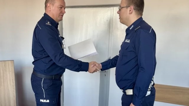 Tczew - Nagrodzeni za odwagę i profesjonalizm - komendant wyróżnił policjantów