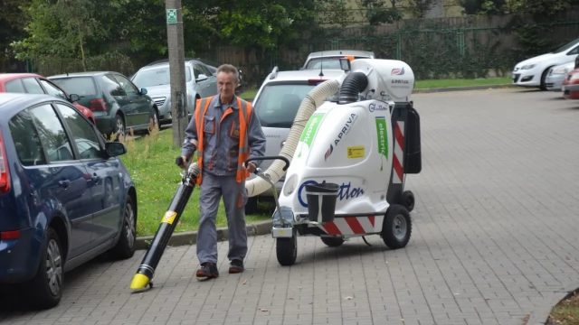 Tczew - Ekologiczne i ciche. Nowe pojazdy do oczyszczania miasta we flocie ZUK