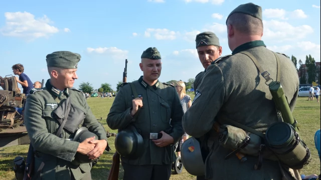 Tczew - Fani wojskowości spotkali się na bulwarze