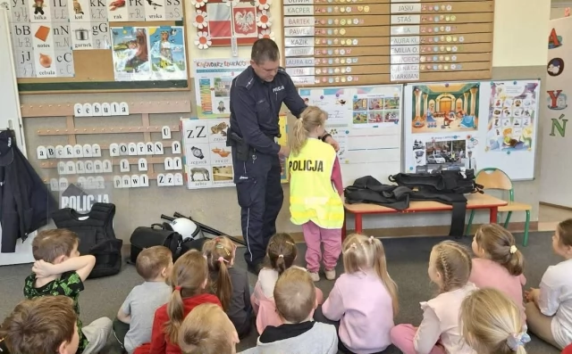 Tczew - Dzielnicowy z wizytą w przedszkolu