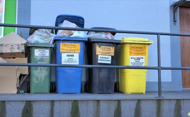 Tczew - Pelplin. Żółte i czerwone naklejki na pojemnikach - co oznaczają?