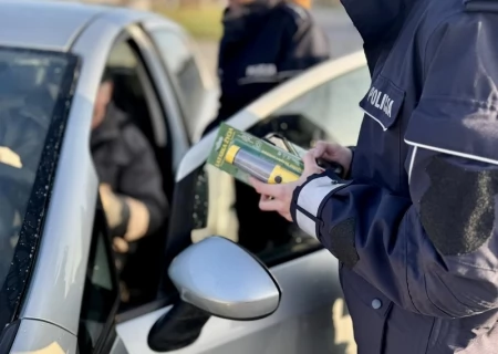 Tczew - Policjanci z tczewskiej drogówki zamienili się w Mikołajów