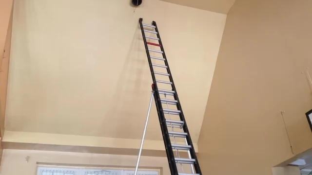 Tczew - Blisko 500 osób ewakuowano z I LO. Zapaliła się jedna z lamp