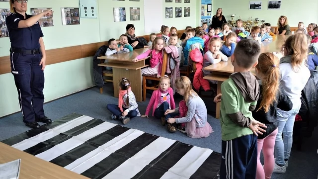 Tczew - Maluchy z przedszkola z wizytą na komendzie