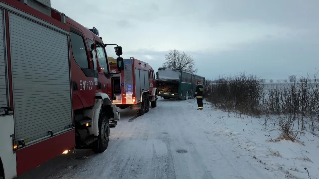 Tczew - Szkolny autobus zderzył się z dostawczakiem
