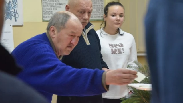 Tczew - Były życzenia, opłatek, kolędy - bezdomni spotkali się przy wigilijnym stole