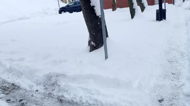 Tczew - Nieodśnieżony chodnik przy Straży Miejskiej