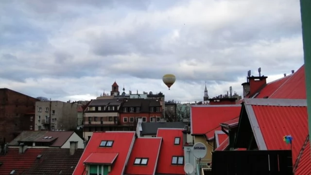 Tczew - Balon nad dachami staromiejskich kamienic
