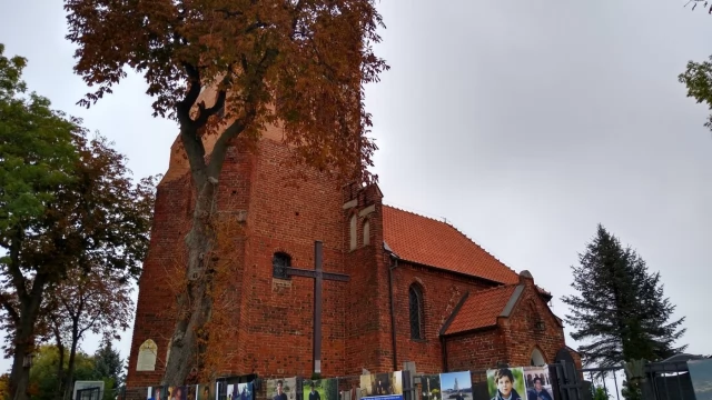 Tczew - Niebezpiecznie pękają mury świątyni. Kilka wieków temu Wisła zabrała tam 65 proc. osady