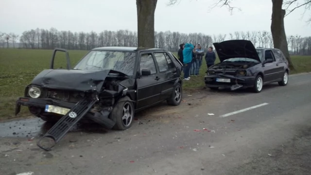 Tczew - Nietypowa kolizja w Bałdowie. Zderzyły się cztery volkswageny