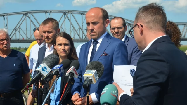 Tczew - Borys Budka w Tczewie. Platforma złoży projekt specustawy ws. Mostu Tczewskiego