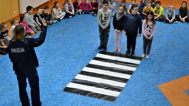 Tczew - Funkcjonariusze z wizytą w szkole