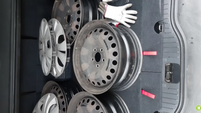 Tczew - Felgi stalowe 5x108 plus kołpaki forda