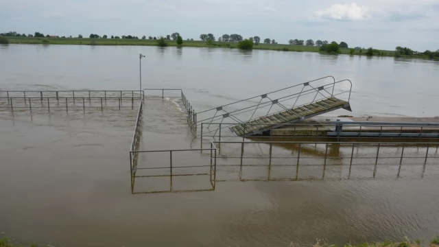 Tczew - Pogotowie przeciwpowodziowe dla Tczewa, przerwane prace na Moście Tczewskim