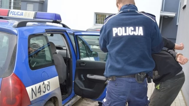 Tczew - Oszukiwał, przedstawiając stare faktury