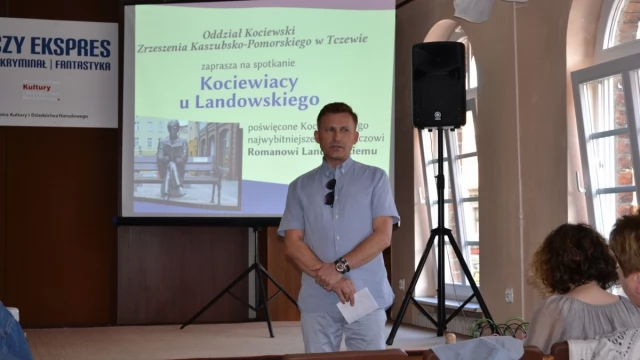 Tczew - Kociewiacy u Landowskiego w 10. rocznicę śmierci poety