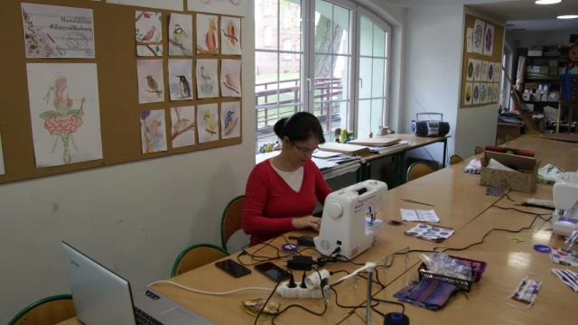 Tczew - Manufaktura #ZszyciZKulturą. Pracownicy CKiS szyją maseczki