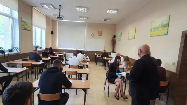 Tczew - Blisko 800 maturzystów przystąpiło w Tczewie do egzaminu dojrzałości