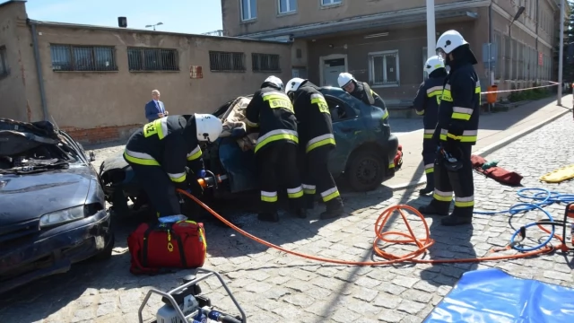Tczew - Wypadek, ale nie ma łączności... Na szczęście to tylko ćwiczenia