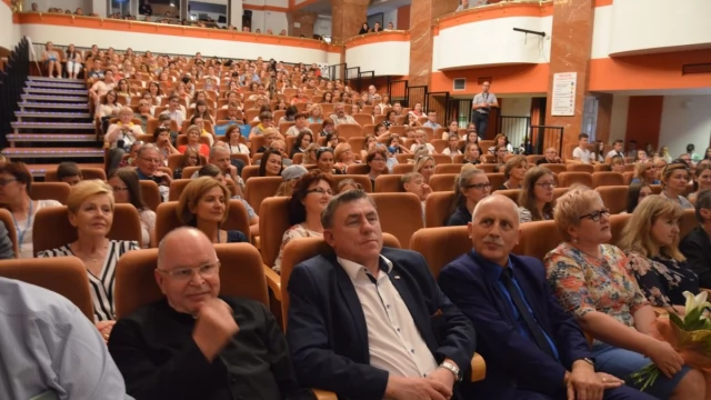 Tczew - Ruszył Zlot Szkół Sienkiewiczowskich. Wśród gości m. in. znana aktorka i prawnuczka pisarza