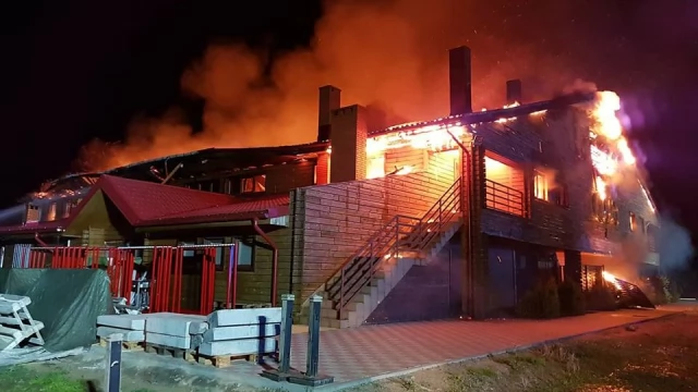 Tczew - Policja wyjaśnia przyczyny pożaru w Gołębiewie Średnim. "Kluczowa będzie opinia biegłego"