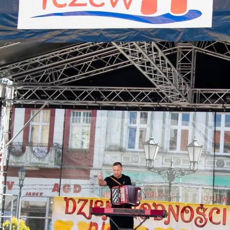 Tczew - Dzień Godności Osoby Niepełnosprawnej. Wystąpił CZESŁAW ŚPIEWA SOLO ACT