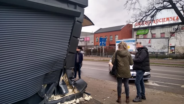 Tczew - Ciągnikiem w kwiaciarnię. Groźna kolizja na Gdańskiej
