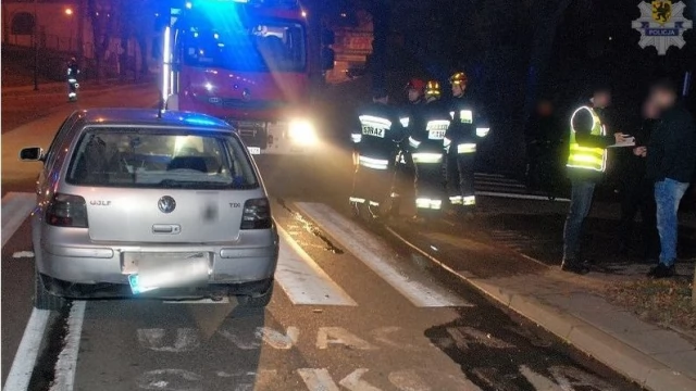 Tczew - BMW najechało na volkswagena, który zatrzymał się przed przejściem