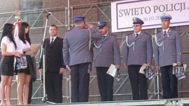 Tczew - Nagrody, awanse, odznaczenia - policjanci mają swoje święto